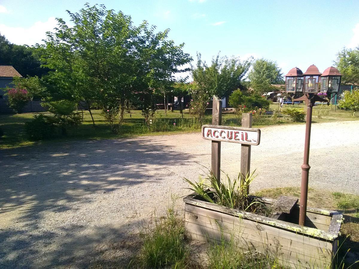 Camping Familial Les Chalets D'Uza エクステリア 写真